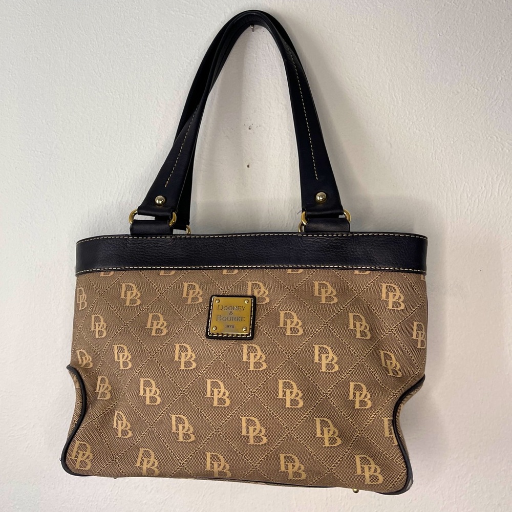Vintage dooney and bourke tote/satchel